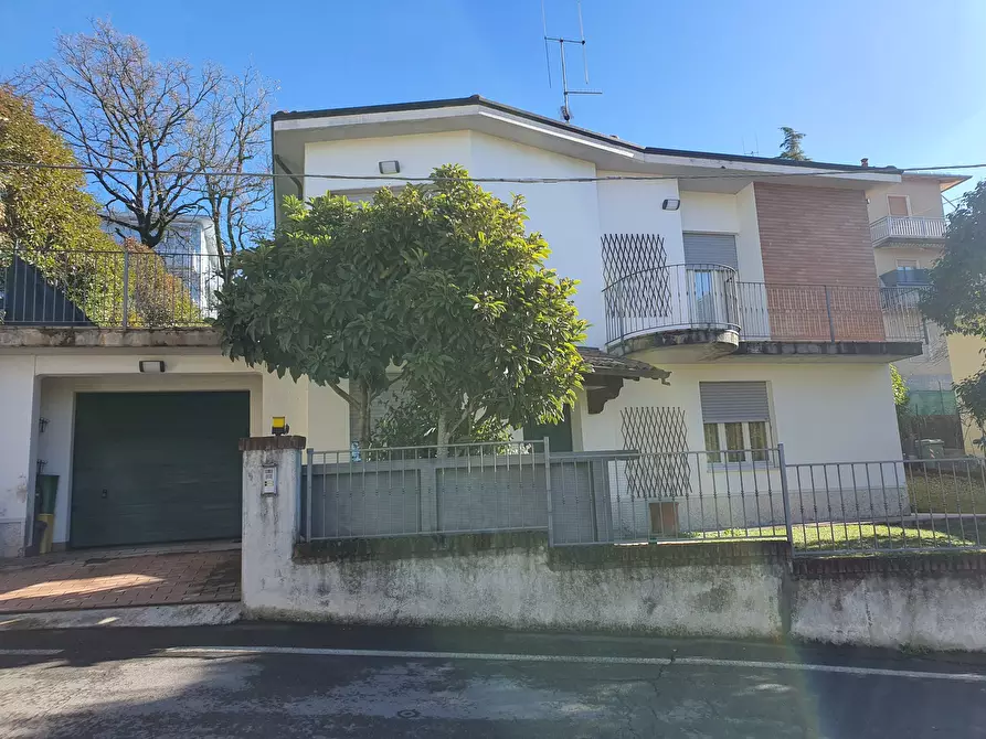 casa indipendente in vendita a Fornovo di Taro in zona Piazza
