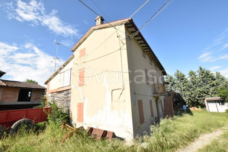 casa indipendente in vendita a Langhirano in zona Strognano