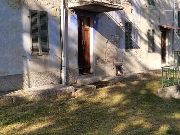 casa indipendente in vendita a Langhirano in zona Cozzano