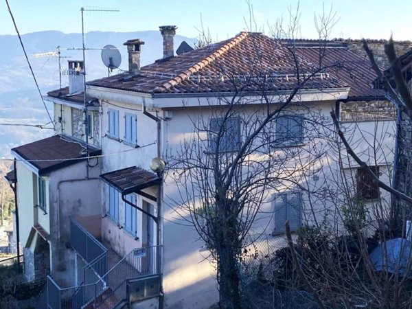 casa indipendente in vendita a Langhirano in zona Cozzano