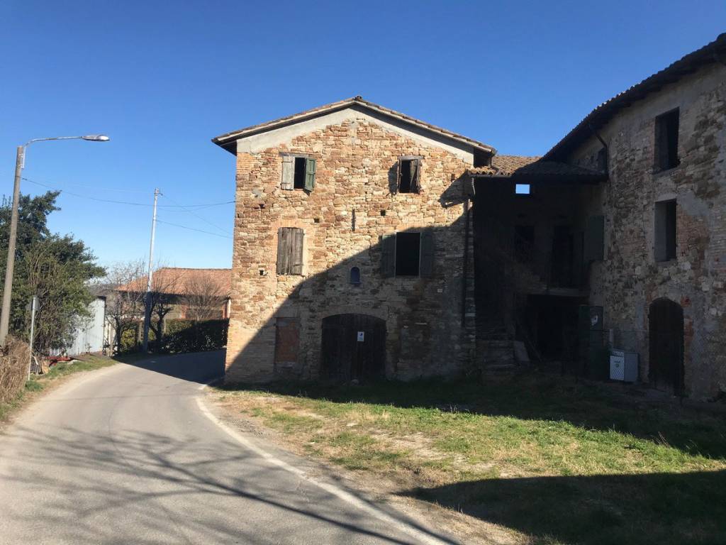 casa indipendente in vendita a Langhirano in zona Tordenaso