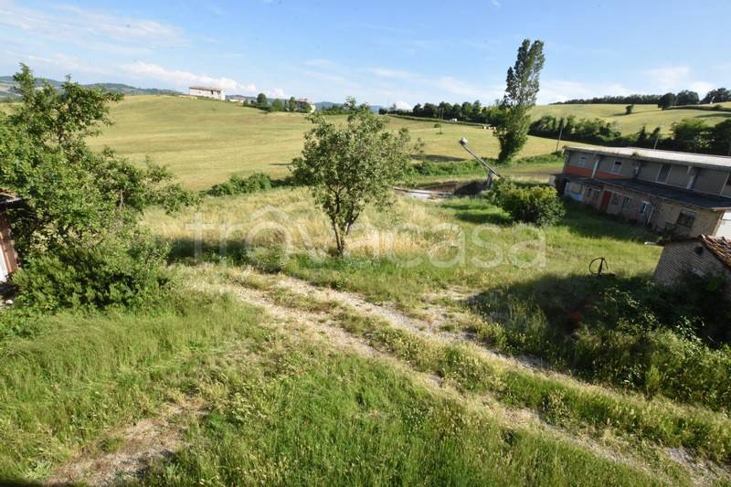 casa indipendente in vendita a Langhirano in zona Strognano