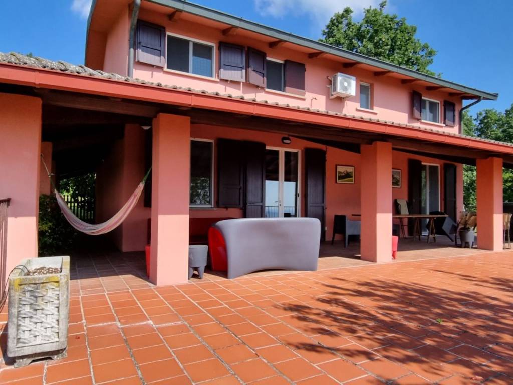 casa indipendente in vendita a Langhirano in zona Casatico