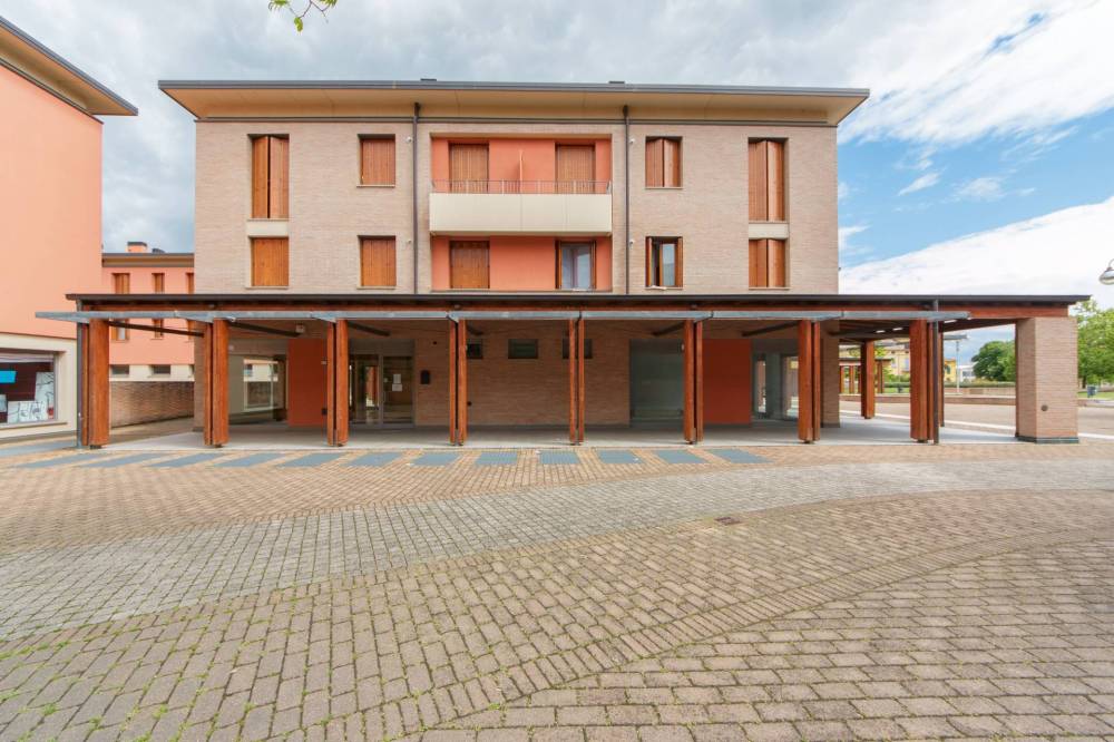 negozio in vendita a Langhirano in zona Pilastro