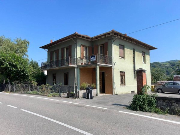 casa indipendente in vendita a Langhirano in zona Pastorello