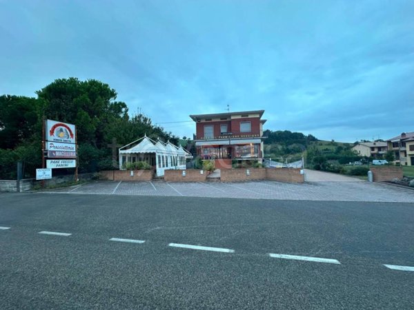 casa indipendente in vendita a Langhirano in zona Torrechiara