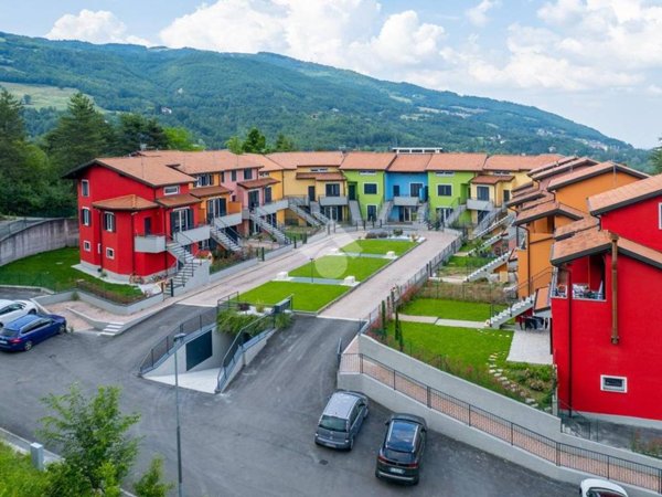 casa indipendente in vendita a Langhirano in zona Pastorello