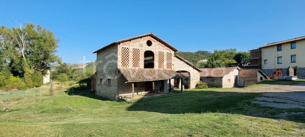casa indipendente in vendita a Langhirano in zona Berzola