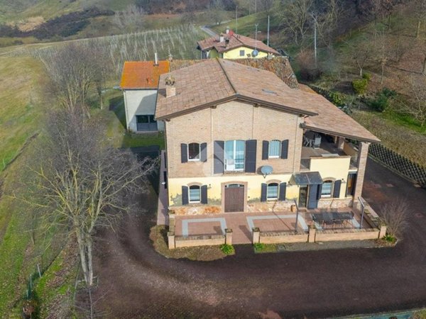 casa indipendente in vendita a Langhirano in zona Casatico