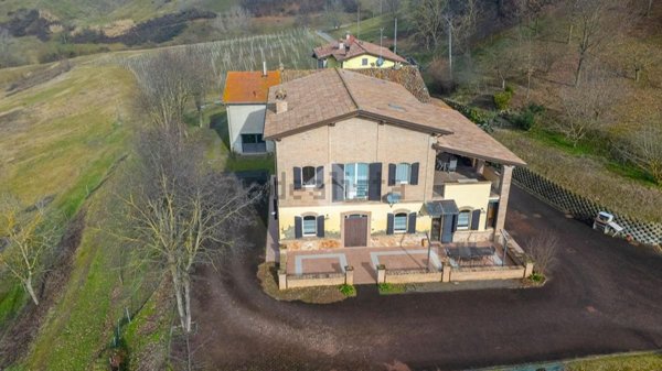casa indipendente in vendita a Langhirano in zona Casatico