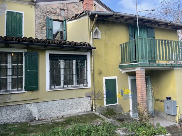 casa indipendente in vendita a Langhirano in zona Torrechiara