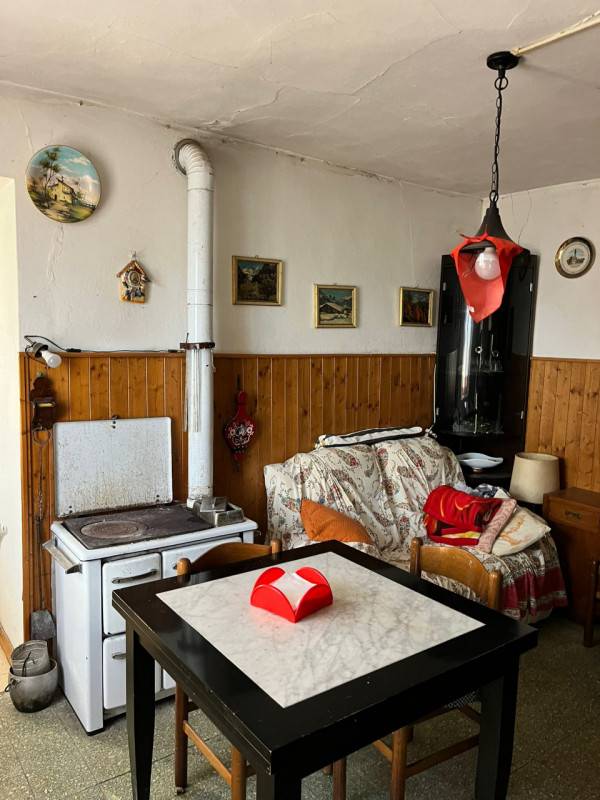 casa indipendente in vendita a Langhirano in zona Cozzano