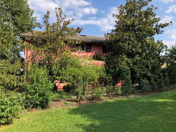 casa indipendente in vendita a Langhirano in zona Strognano