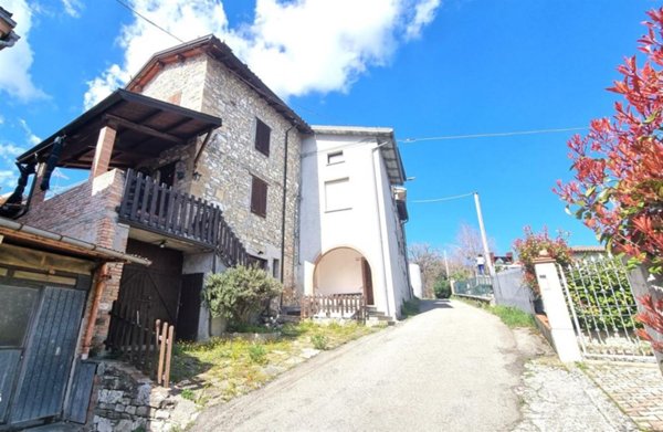 casa indipendente in vendita a Langhirano in zona Cozzano
