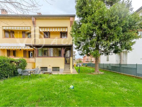 casa indipendente in vendita a Langhirano