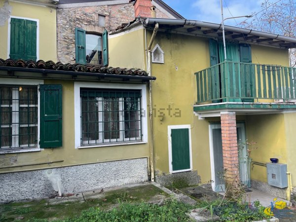 casa indipendente in vendita a Langhirano in zona Torrechiara