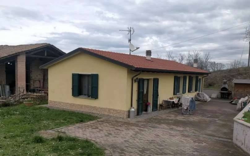 casa indipendente in vendita a Langhirano in zona Tordenaso