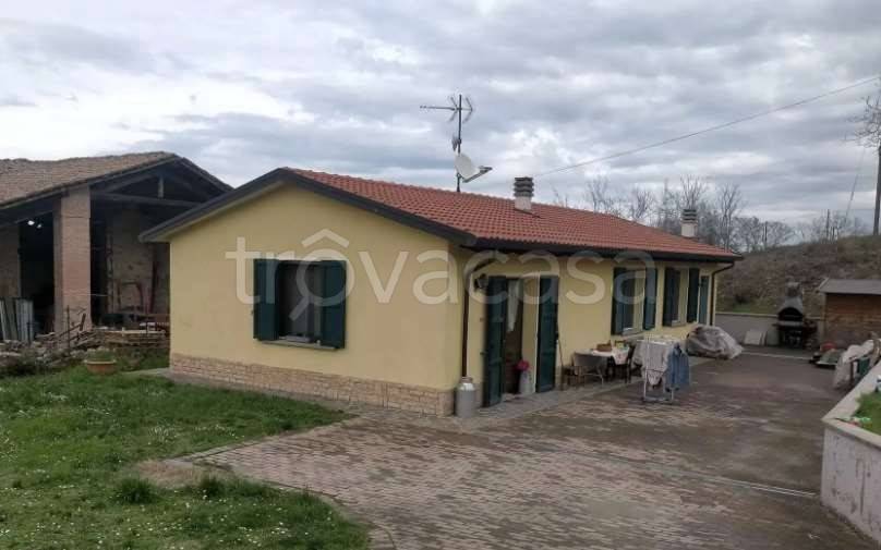 casa indipendente in vendita a Langhirano in zona Tordenaso