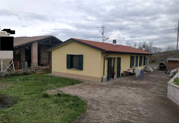 casa indipendente in vendita a Langhirano in zona Tordenaso