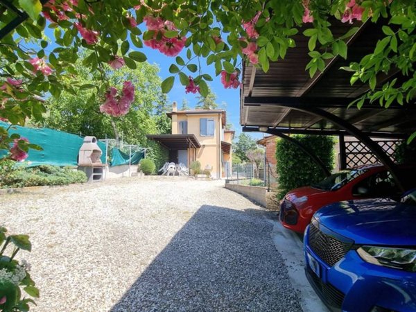 casa indipendente in vendita a Langhirano in zona Casatico