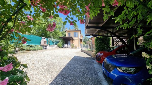 casa indipendente in vendita a Langhirano in zona Casatico