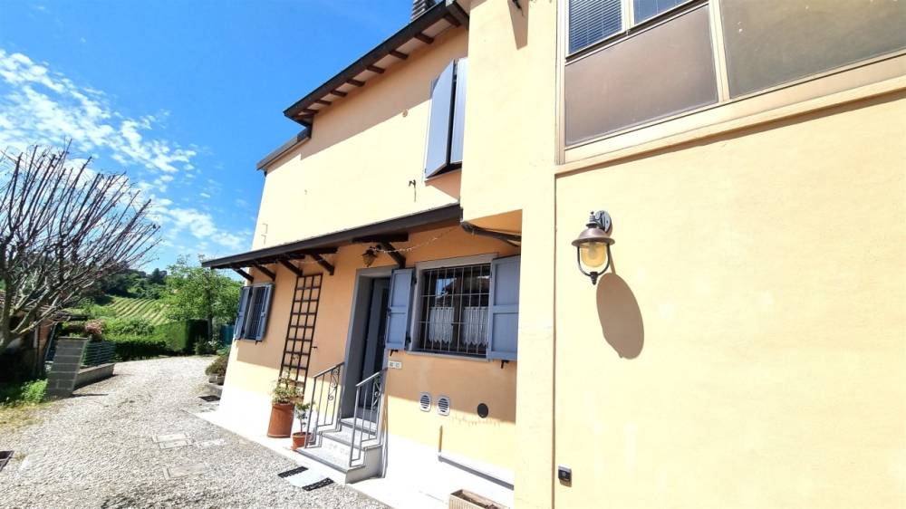 casa indipendente in vendita a Langhirano in zona Casatico