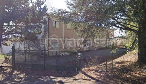 locale commerciale in vendita a Langhirano in zona Cozzano