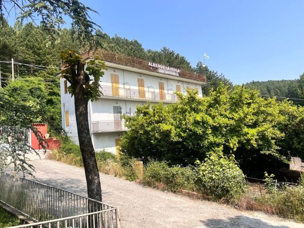 appartamento in vendita a Langhirano in zona Cozzano