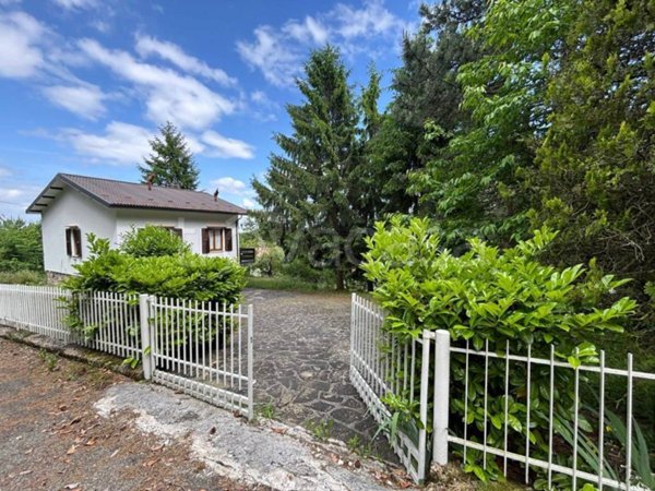 casa indipendente in vendita a Langhirano in zona Cozzano