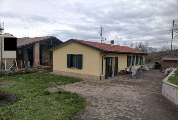 casa indipendente in vendita a Langhirano in zona Tordenaso