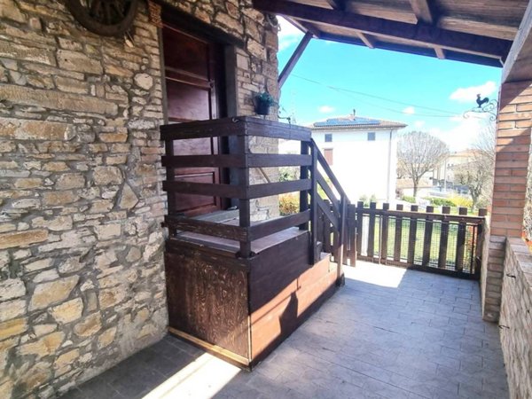 casa indipendente in vendita a Langhirano in zona Cozzano