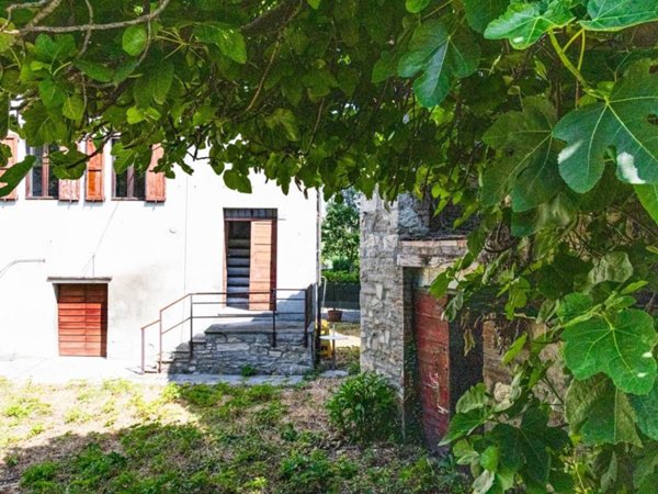 casa indipendente in vendita a Langhirano in zona Quinzano