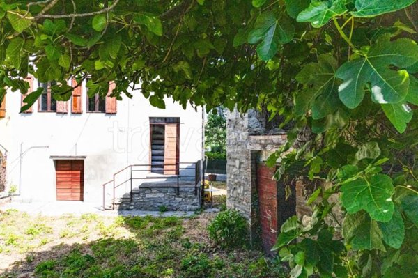 casa indipendente in vendita a Langhirano in zona Cozzano