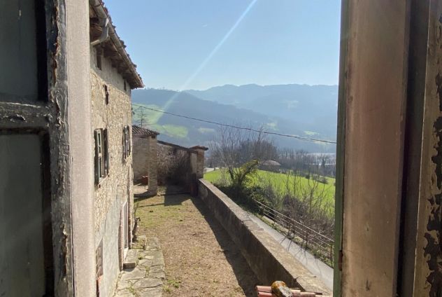 casa indipendente in vendita a Langhirano in zona Cattabiano