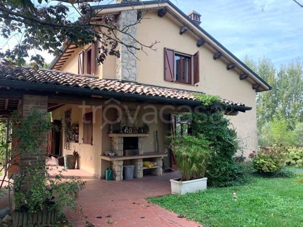 casa indipendente in vendita a Langhirano in zona Torrechiara