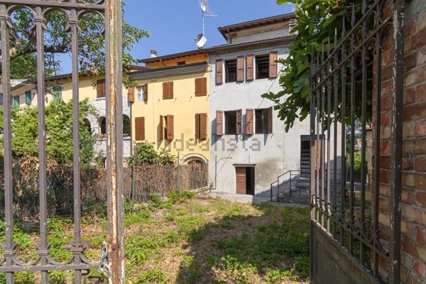 appartamento in vendita a Langhirano in zona Quinzano