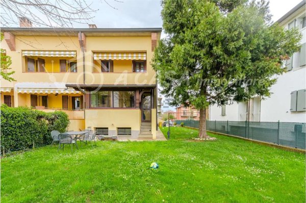 casa indipendente in vendita a Langhirano in zona Pilastro