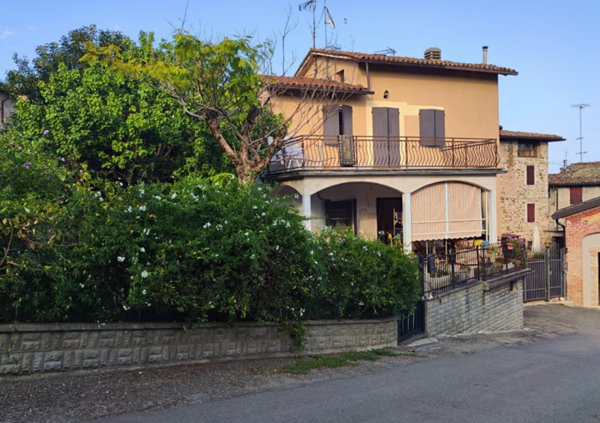 casa indipendente in vendita a Langhirano in zona Mattaleto
