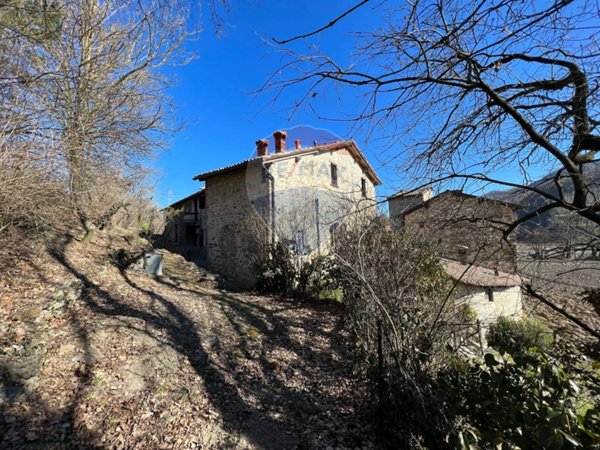 casale in vendita a Langhirano in zona Pastorello