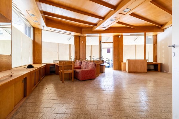 ufficio in vendita a Langhirano