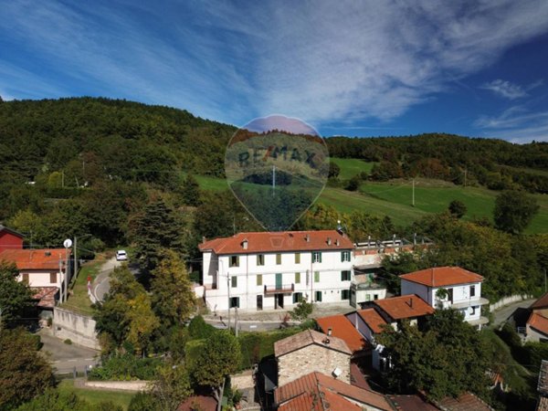 appartamento in vendita a Langhirano in zona Cozzano