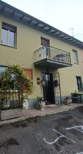 casa indipendente in vendita a Langhirano in zona Pastorello