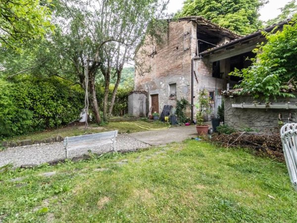 casa indipendente in vendita a Langhirano in zona Quinzano