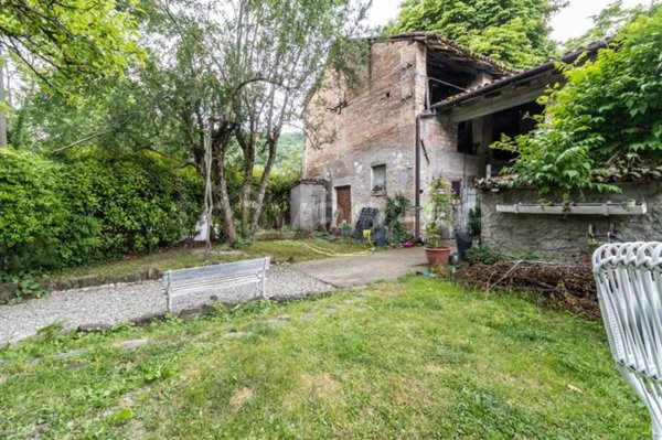 casa indipendente in vendita a Langhirano in zona Cozzano