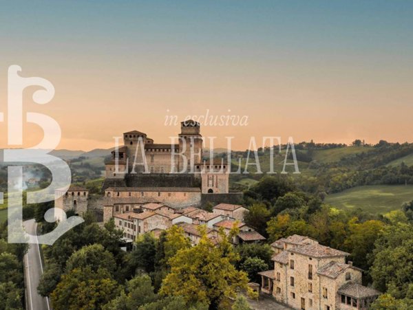 casa indipendente in vendita a Langhirano in zona Torrechiara