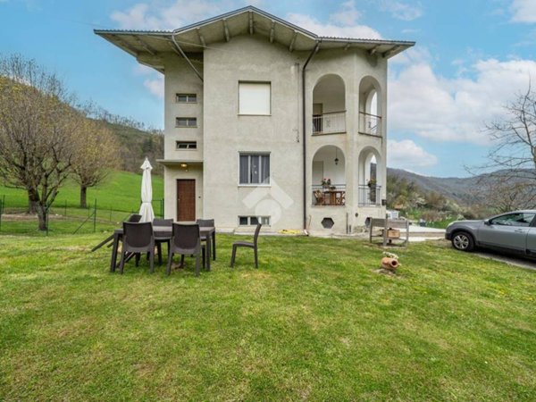 casa indipendente in vendita a Langhirano in zona Riano