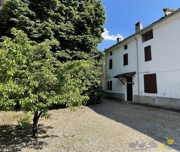 casa indipendente in vendita a Langhirano in zona Torrechiara