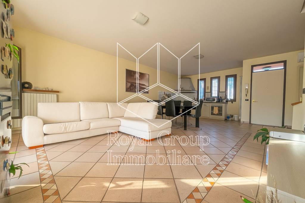 casa indipendente in vendita a Langhirano in zona Pilastro