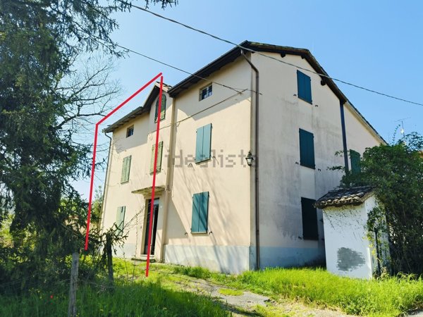 casa indipendente in vendita a Langhirano in zona Torrechiara