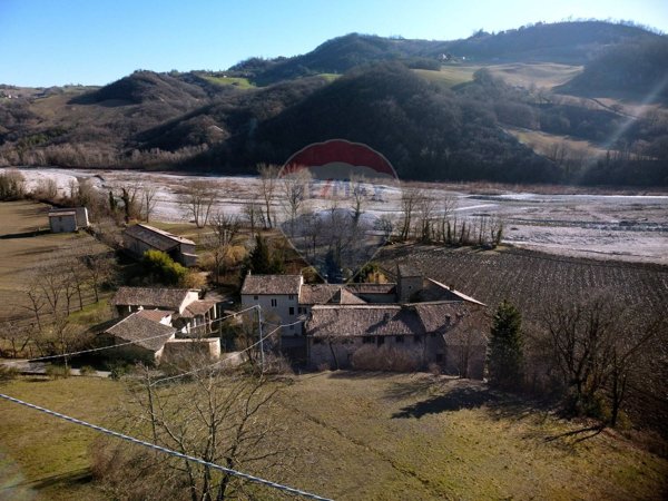 casale in vendita a Langhirano in zona Pastorello